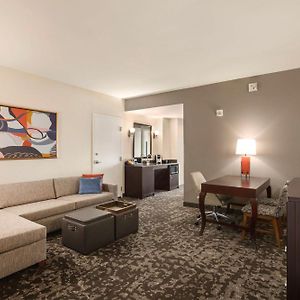 Deluxe One-Bedroom King Suite Hearing Accessible or Non-Smoking