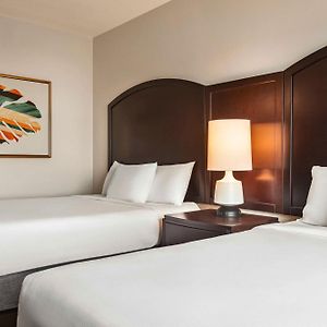 Deluxe Queen Room-Hearing Accessible